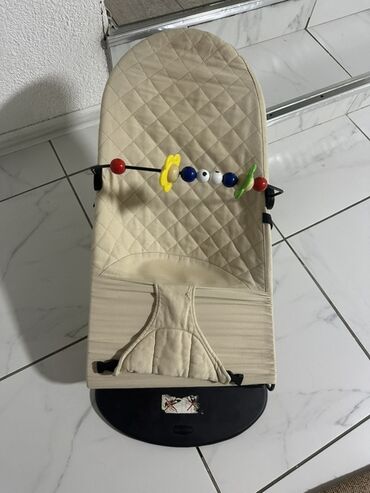 набор ключ force: Детский шезлонг, Б/у, Качалка, Другой материал, цвет - Бежевый