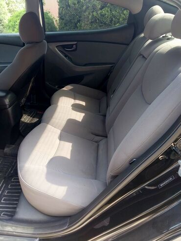 Hyundai: Hyundai Elantra: 1.8 l | 2015 il Sedan — 11