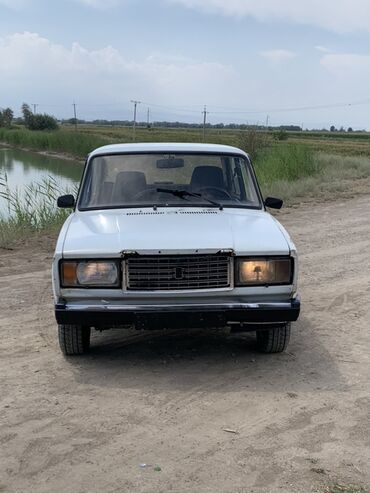 машиналар арзан: Срочно продаю ВАЗ-2107 2005 года 1,6 обьем карб, матор каробка 5ступка