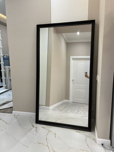 стоячие зеркало: Продаю зеркало новый 
Высота 1,90 метр
Ширина 1 метр