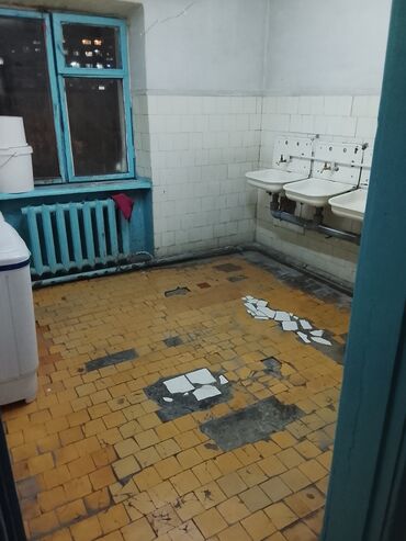 Продажа комнат: Сдаётся просторная комната-студия с отдельным входом. Светлая — 5