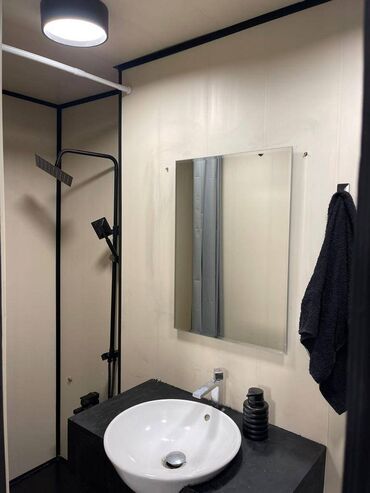 Ofislər: Sahil metrosuna yaxin 90kv sahəsi olan obyekt 3otaqli ofis 1000azn — 10