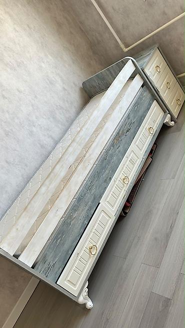 Колыбели: Uşaq çarpayısı ortopedik matrasla və beşik hər ikisinin matrası var və — 4