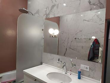 Душевые перегородки и ограждения: Душевая кабина, перегородка. душевая перегородка, закалённое стекло — 9