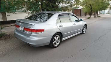 део авео: Автомобиль Honda Inspire серебристого цвета, кузов седан. Оснащен