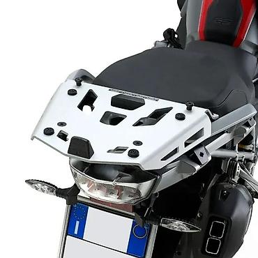 lanac za motor: Nosač prtljaga za motocikl, izrađen od metala u srebrnoj boji — 1