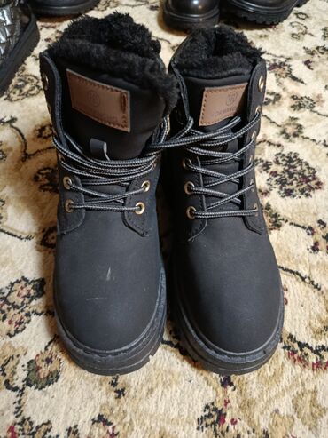 продаю связи с переездом: Мужские ботинки, 36, Новый, цвет - Черный, Самовывоз