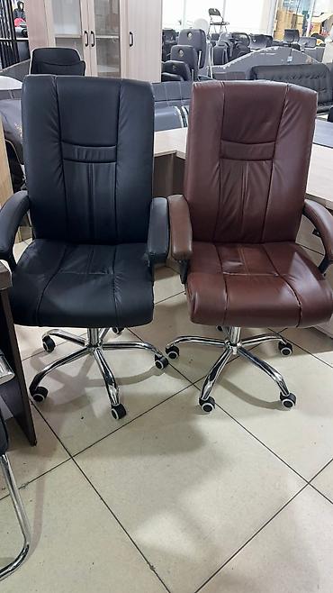 Офисные кресла: Офисное кресло с мягкой сидушкой и спинкой обеспечивает комфорт во — 10