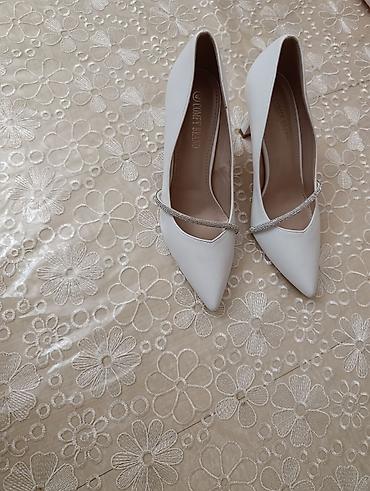 Tuflilər: Ağ rəngli qadın gəlin/podium tərzli tuflilər - Brend: COMFY BRAND — 1