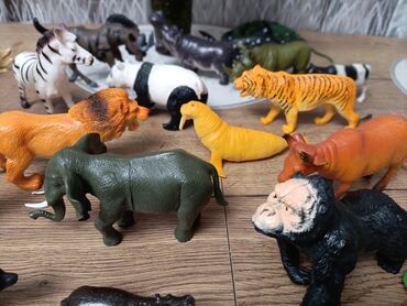 Игрушки: Игрушки животные зоопарк. все в отличном состоянии. цена за одну — 2