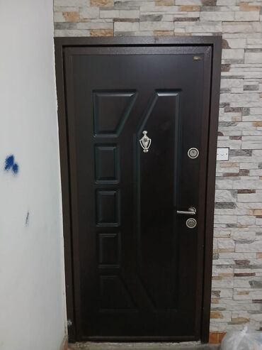 Бункерные двери: Для квартиры Б/у Входная дверь С глазком, Без гарантии, Самовывоз