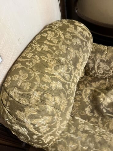 Мягкие кресла: Просторный трехместный диван и два кресла с обивкой из ткани цвета — 7