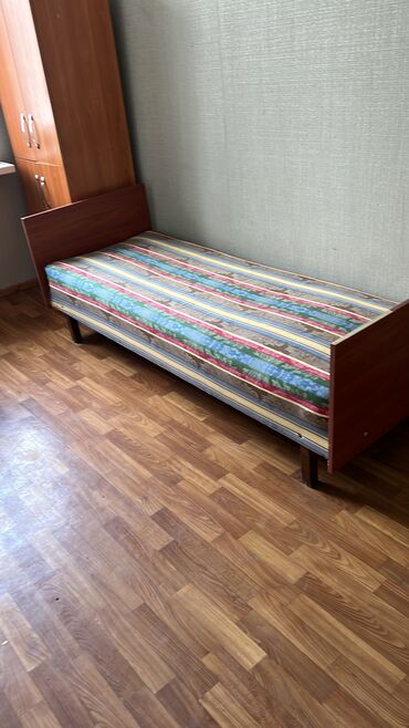 Кровати: Кровать 180 на 74 в хорошем состоянии
