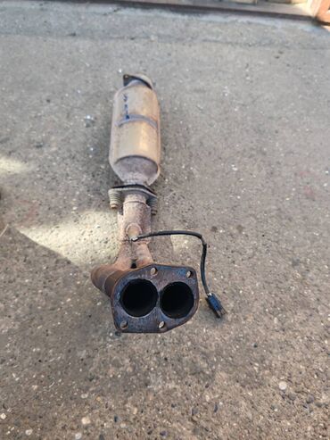 Auto delovi: Prednja grana auspuha sa loncom i lamda sondom Lada 112. Polovno — 9