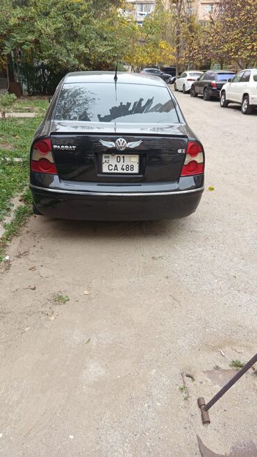 Volkswagen: Volkswagen Passat: 2 l | 2002 il Sedan — 4