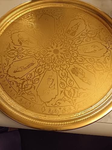 şirə ceken: Qızılı rəngdə dekorativ metal sini/tray - Material: metal, qızılı — 1
