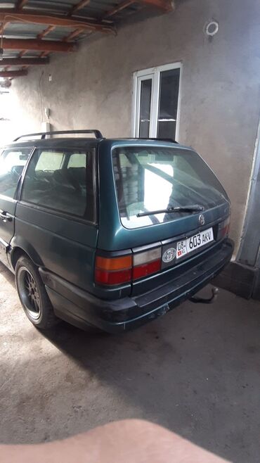 Volkswagen: Volkswagen Passat: 1991 г., 1.8 л, Механика, Газ, Универсал