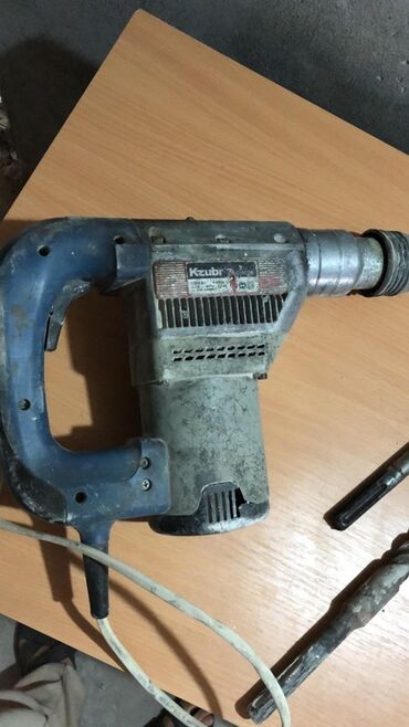 işlenmiş demir qapilar: Kzubr markalı elektrikli perforator/çəkic qazma aparatı