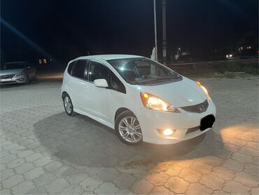 авто в пути: Honda Fit: 2009 г., 1.5 л, Вариатор, Бензин