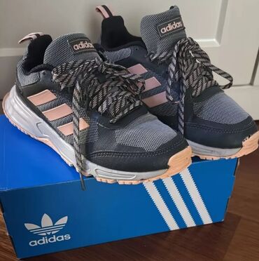 qadınlar üçün boz rəngli ketlər: Adidas, Ölçü: 37, rəng - Boz, Yeni