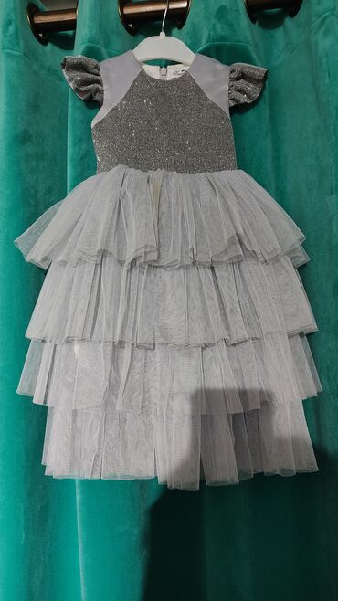 шикарное платье для девочки: Детское платье, цвет - Серебристый, Б/у