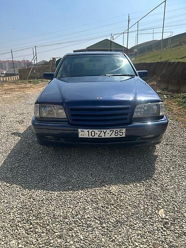 lider tekerler: Mavi rəngli sedan avtomobil Xüsusiyyətlər: - Kuzov: 4 qapılı sedan — 1