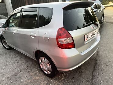 срочно в связи с переездом: Honda Jazz: 2003 г., 1.4 л, Механика, Бензин