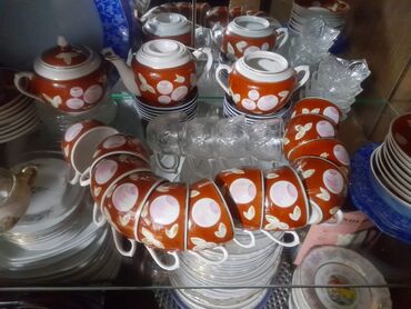 şəkər xəstəliyindən qurtarmaq: Çay dəsti, rəng - Qırmızı, Farfor, 12 nəfərlik, SSRİ