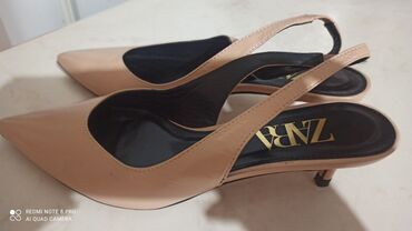 обувь zara: Срочно продаю новые босоножки мюли, от ZARA бежевого и черного цвета
