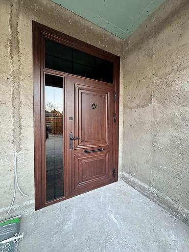 Giriş qapısı – taxta teksturalı metal konstruksiya - Material: möhkəm
