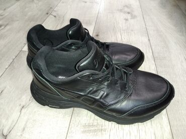 обувь мужская зима: Продаю кроссовки фирмы Асикс ОРИГИНАЛ!!! состояние видно на