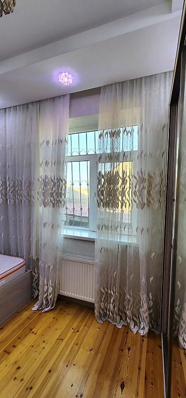 Ev üçün dekor: Yarpaq naxışlı, açıq rəngli tül pərdələr. Bu pərdələr gün işığını — 5