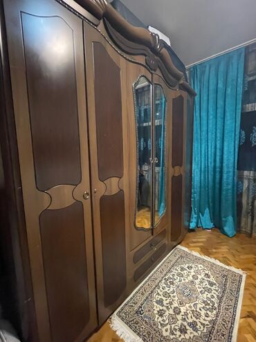 Divanlar: Açılan, 6 qapı Düz dolab, Şifonyer