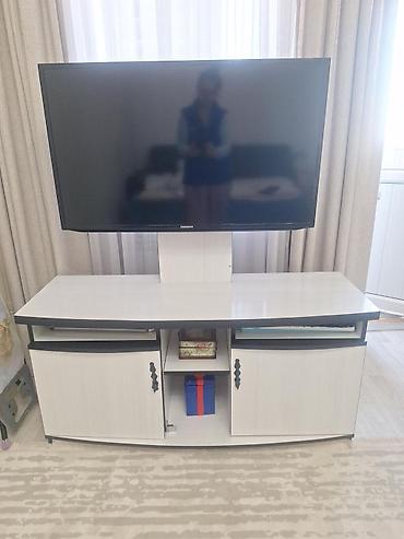 lcd tv: Тумба под телевизор в современном стиле. Выполнена в светлом цвете с — 1
