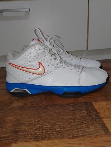 Patike: Nike košarkaške patike – beli gornjište sa plavo‑crnim đonom i — 7