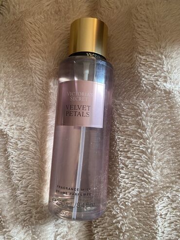 qadin pencekleri: Victoria’s Secret – Velvet Petals Fragrance Mist - Növ: bədən spreyi