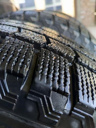 зимние колеса r15: Продаю комплект зимней резины (шины) "MAXXIS" в отличном состоянии — 4
