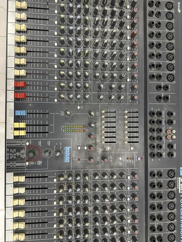 gücləndirici: Soundcraft 20 kanallı aktiv səs mikşeri her ses çıxışı 1500 watt
