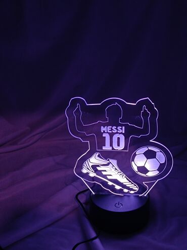 Oyuncaqlar: Suvenır qelem, karandaş qabı.futbolcularin fiqurui ile.Futbolcu — 19