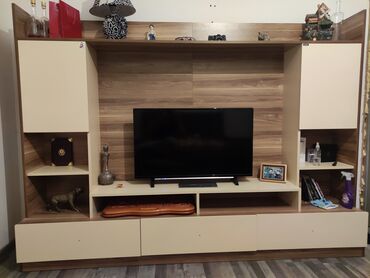 İşlənmiş, Düz TV altlığı, Polkalı, Laminat, Almaniya