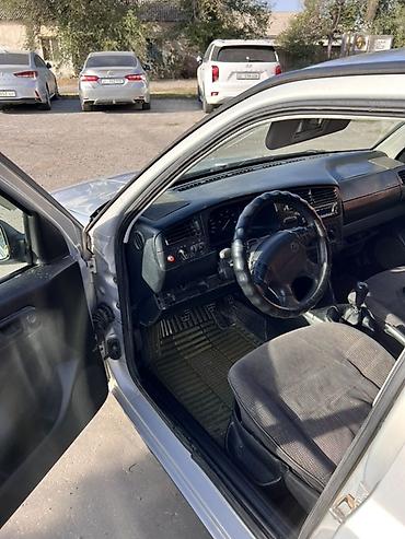 масло на авто: Volkswagen Vento: 1996 г., 2 л, Механика, Бензин, Седан — 5