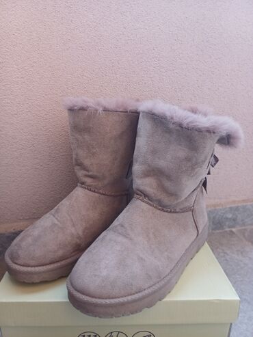 obuca metro cizme: Ugg boots, color - Brown, 39