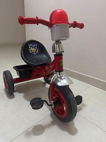 Velosipedlər: Uşaq üçtəkərli velosipedi – Polis temalı - Rəng: qırmızı, qara — 2