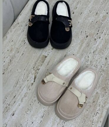 Papuče: Nove sobne papuce
Cena 2300
Vel. od 36 do 41
P/019 — 6