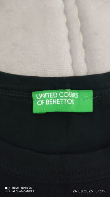 United Colors of Benetton brendinə məxsus qara rəngli, qısaqol