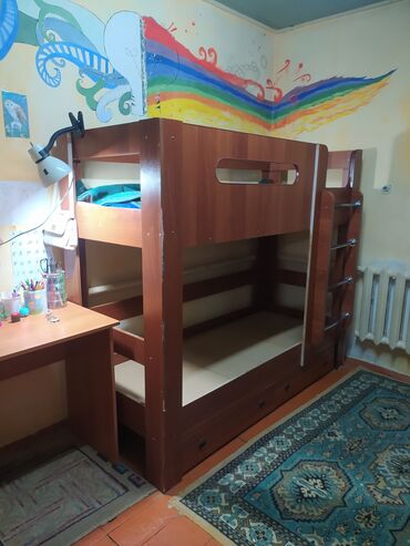 детский кийим салгыч: Продаю двухъярусную б/у кровать 180х80см 7000сом. обращаться по номеру