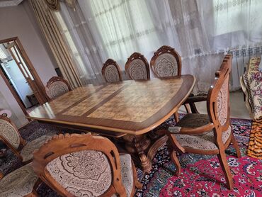 Otaq bitkiləri: Qonaq otağı üçün, İşlənmiş, Açılan, Oval masa, 8 stul
