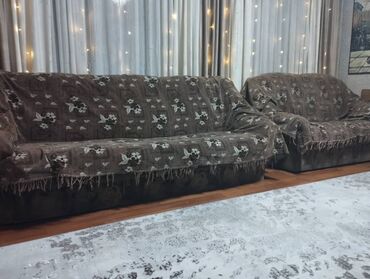 в связи с переездом отдам попугая жако в добрые руки: Отдам за пять литров масло аведов диван и два кресла