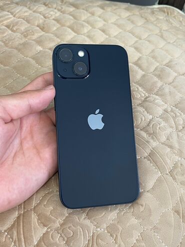 Apple iPhone: IPhone 13, Б/у, 256 ГБ, Черный, Зарядное устройство, Защитное стекло, Чехол, 87 %