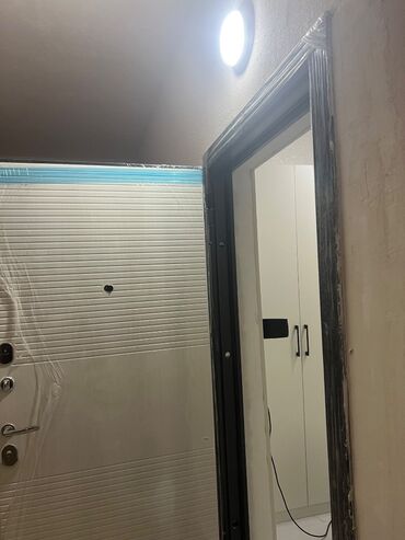 Uzunmüddətli kirayə mənzillər: Yeni təmirdən çıxıb yaşayış olmayıb, tam yeni əşya ilə təmin edilib — 1